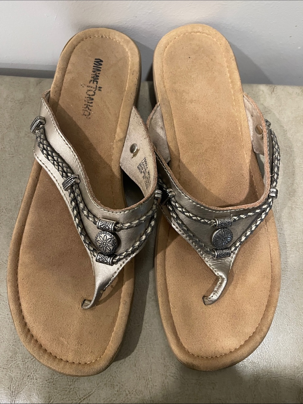 Minnetonka Sandals Size 10